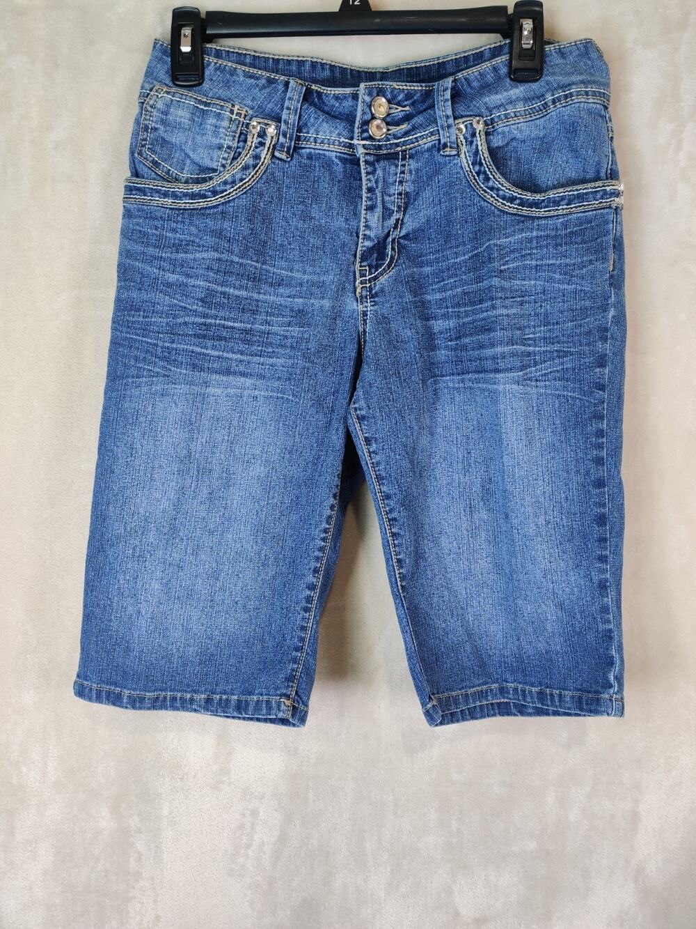 VSK Jeans Women's Size 8 Jean Shorts Bedazzled Pockets Medium Wash Denim
